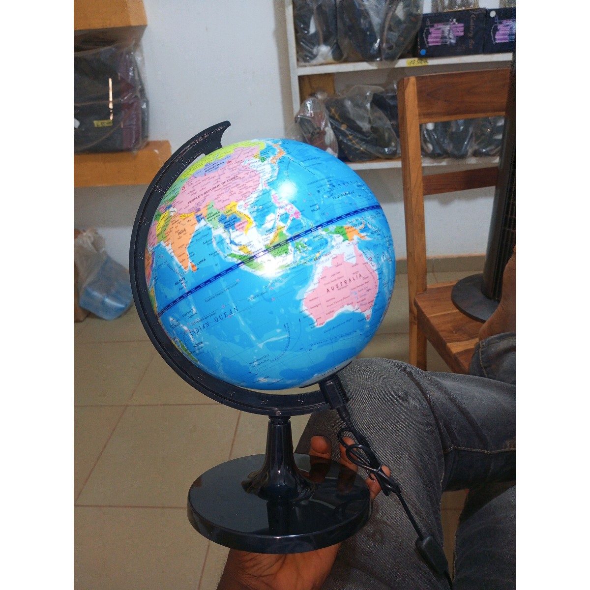 Globe terrestre décoratif lumineux - Photo 2