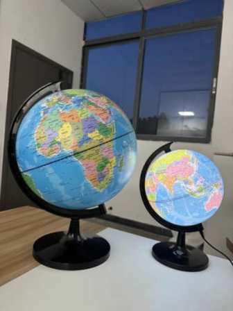 Globe terrestre décoratif lumineux