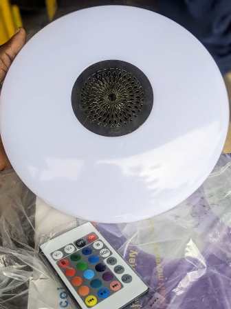 Ampoule +Jeux de lumière + Haut parleur bleutooth - Photo 4